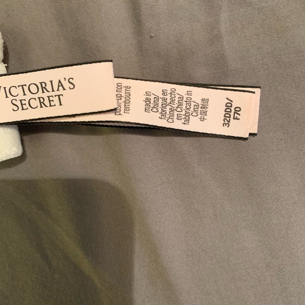 Victoria’s Secret Dream Angels Push Up without Padding Bra Size 32 DDD